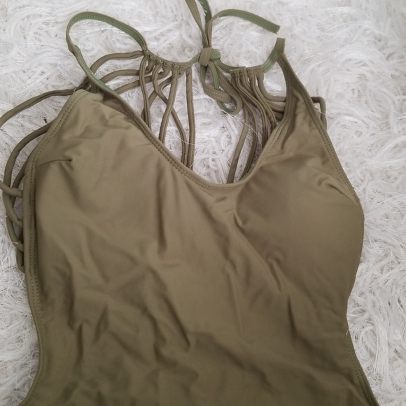 One peace swimsuit size M. - Picture 2 of 5